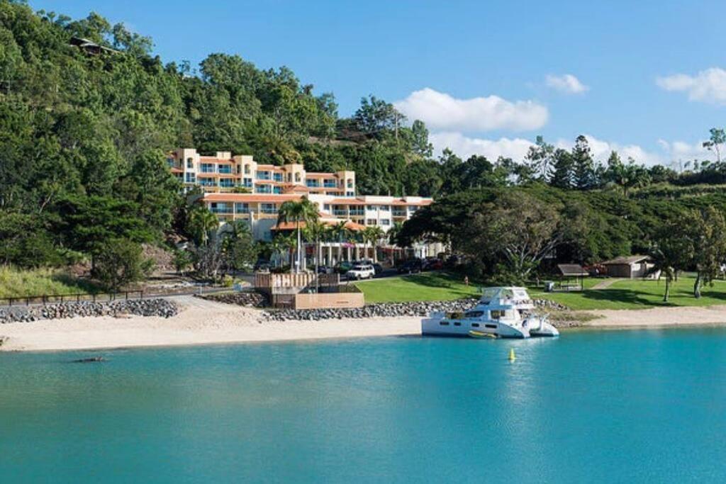 Shingley Poolside Retreat Apartment Airlie Beach Exterior photo