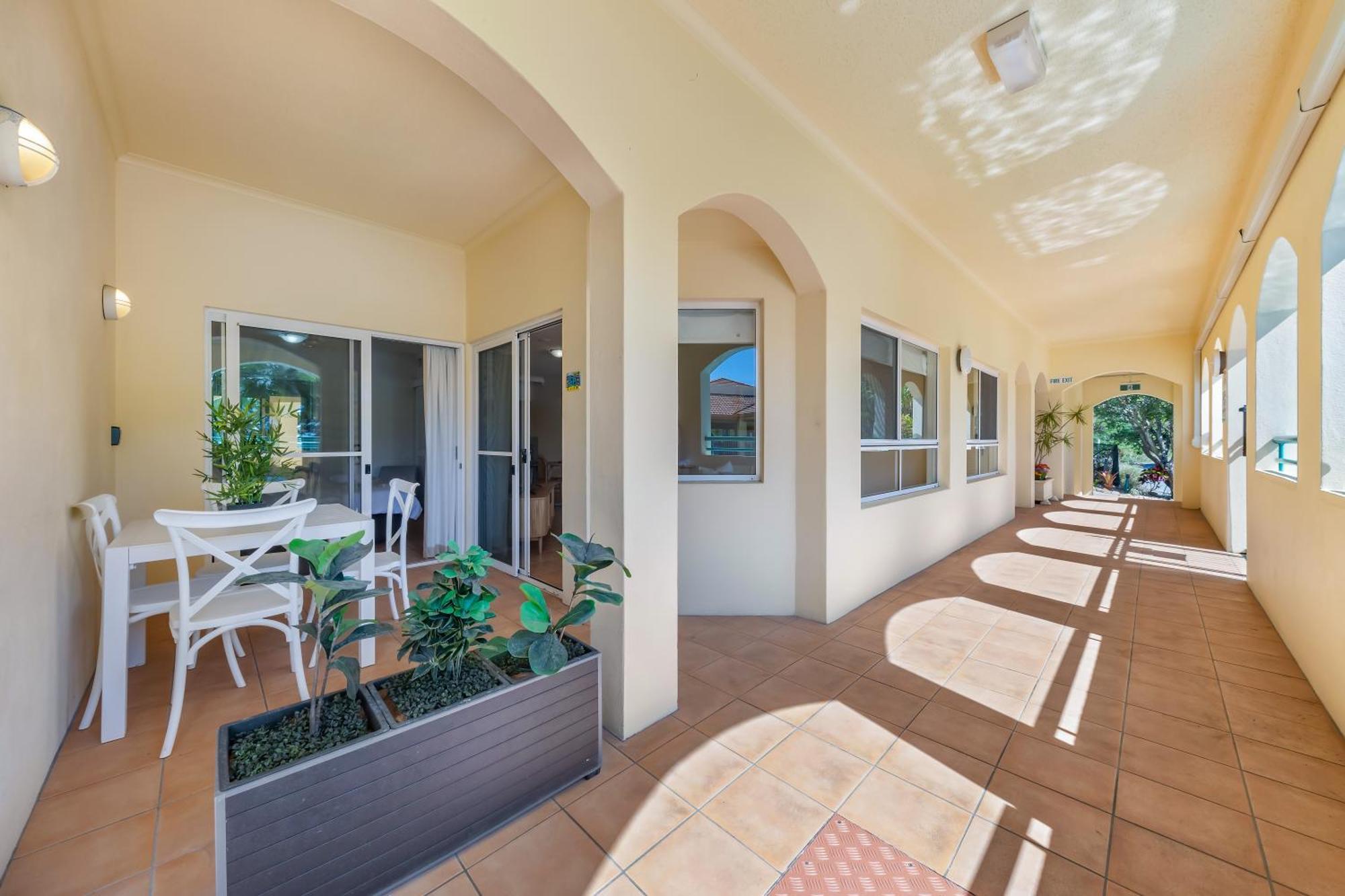 Shingley Poolside Retreat Apartment Airlie Beach Exterior photo